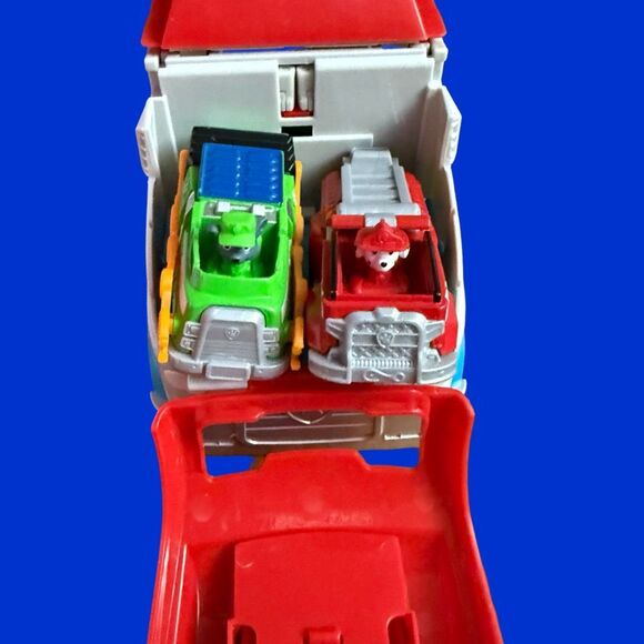 PAW Patrol Pup Squad Paw Patroller Transforming Playset With 2 Diecast Cars - Picture 6 of 10